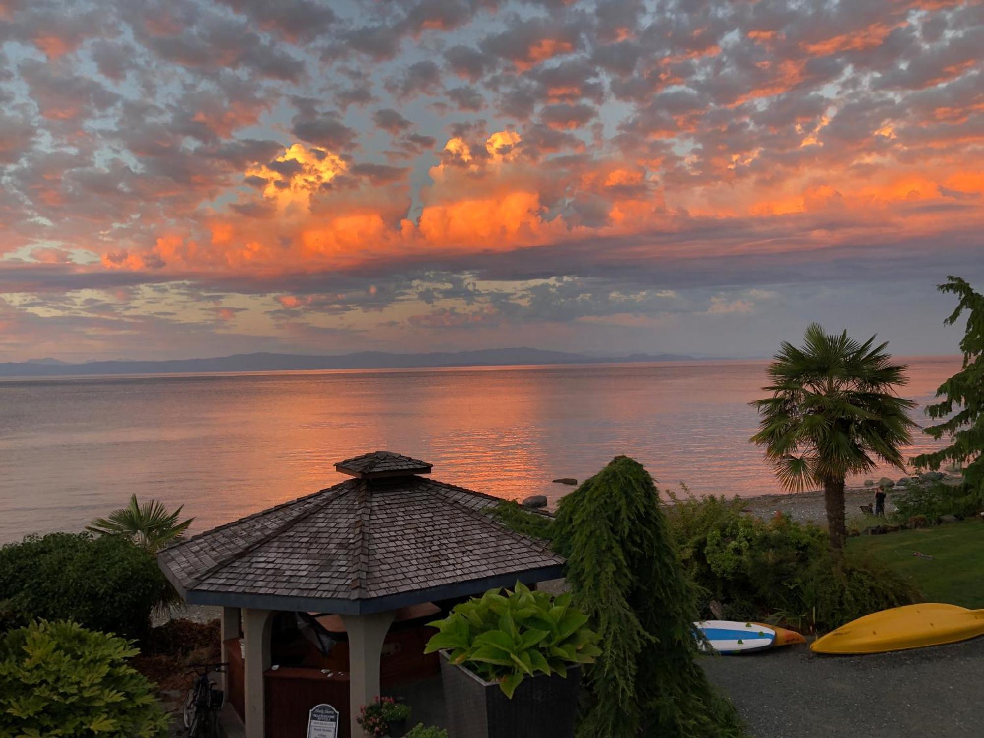 Qualicum Breeze Beach Resort Bowser Exteriör bild