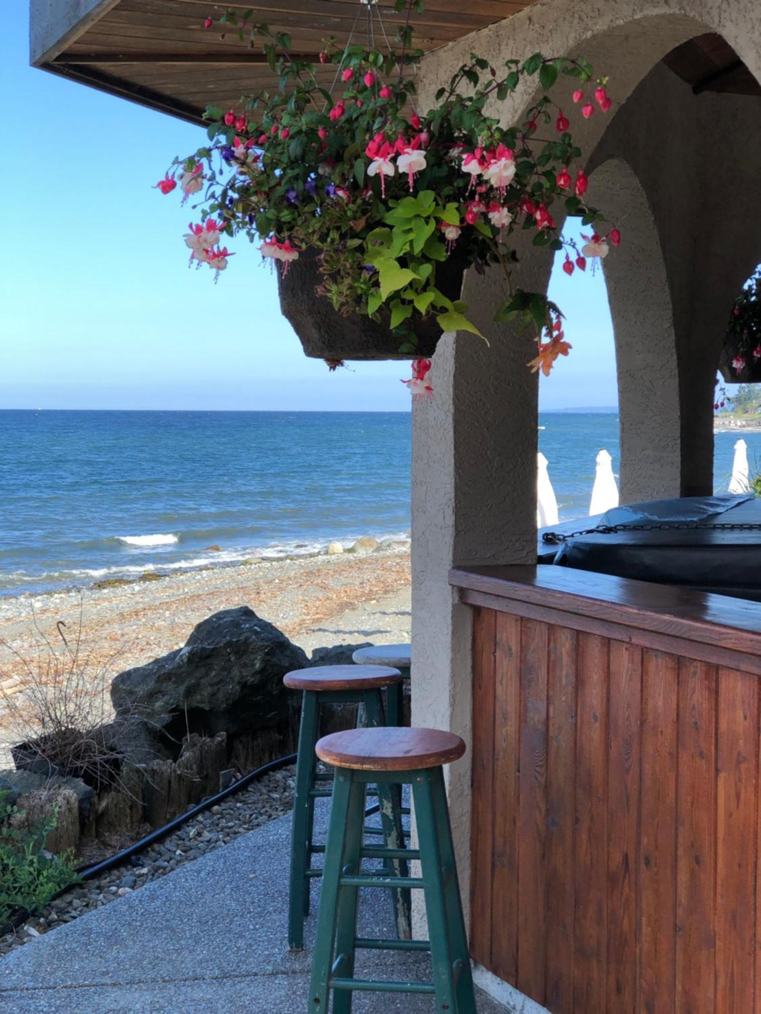 Qualicum Breeze Beach Resort Bowser Exteriör bild